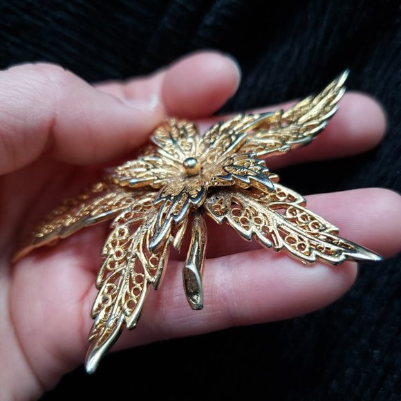 Vintage Large Filigree Gold Tone Five Leaf/ Floral Layered Pin Brooch - Picture 3 of 7
